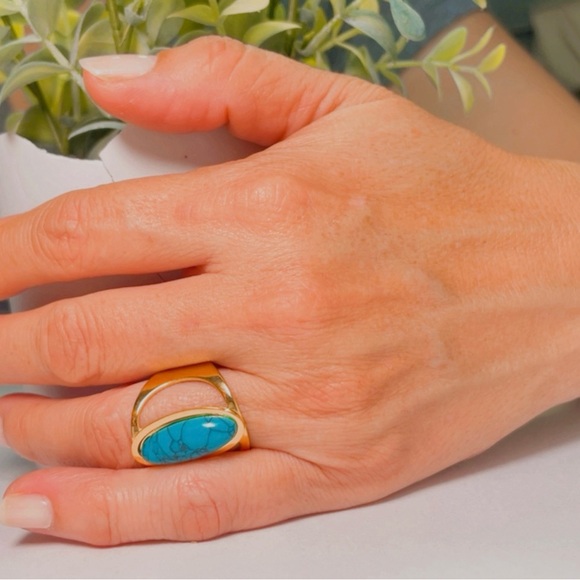 NWT Gold Stainless Steel Womens Rings, simulated green beautiful stone size 8 - Picture 10 of 16